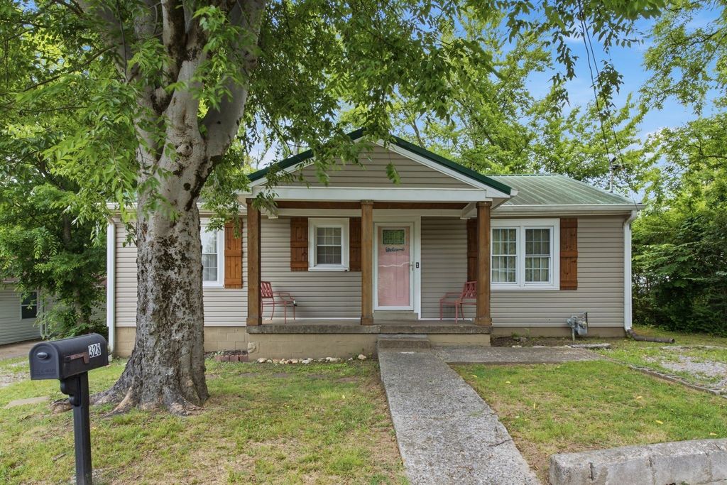 328 N Blakemore Ave, Gallatin