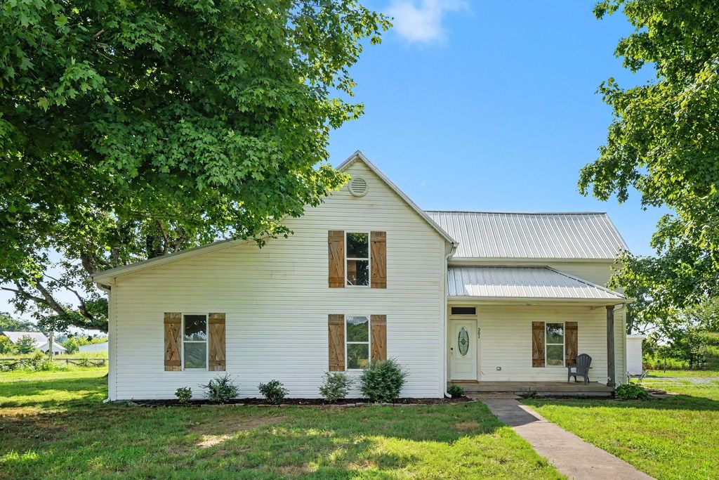 301 Bob Perry Rd, Bethpage