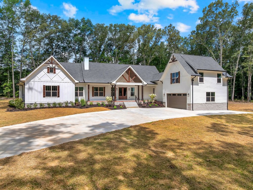 453 Dogwood Ln, Manchester