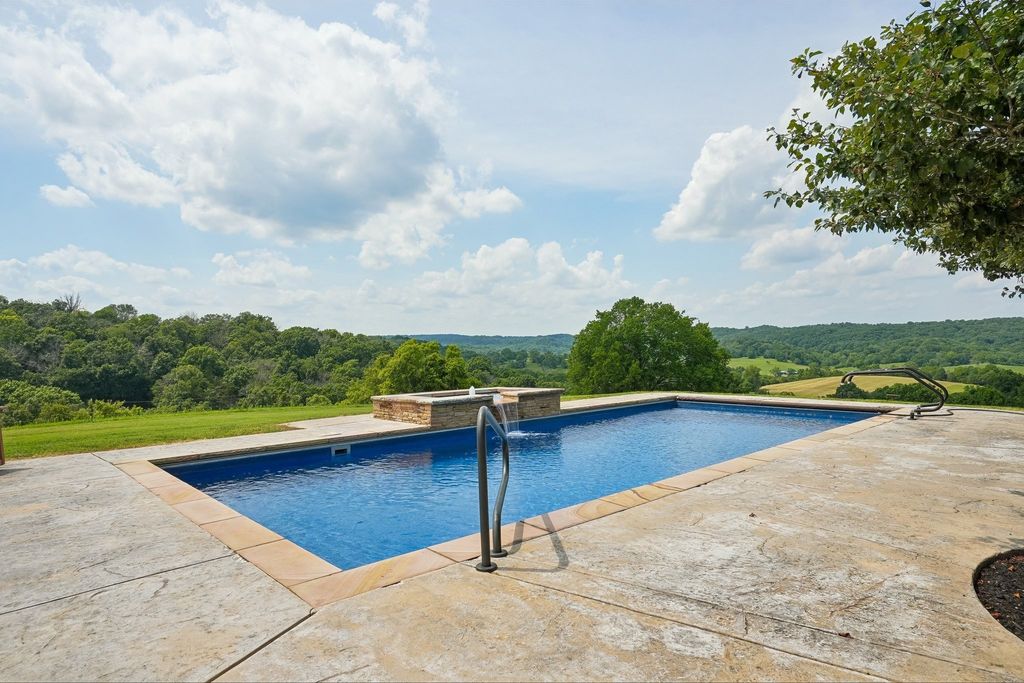 658 Hickory Ridge Rd, Gallatin