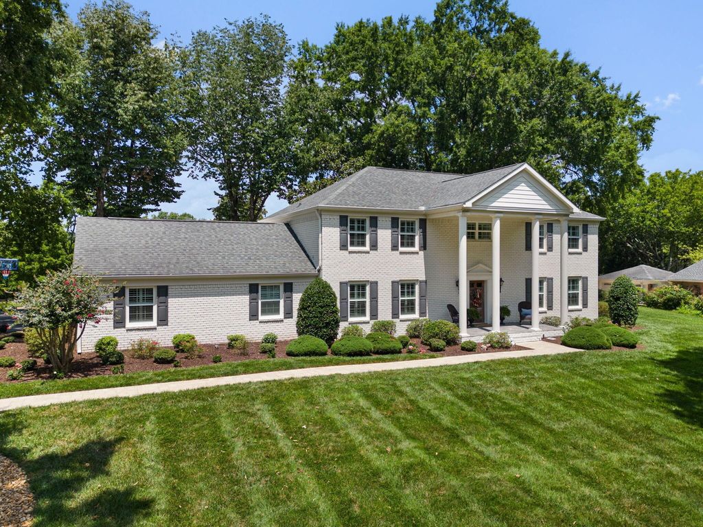 2235 Harris Circle Nw, Cleveland