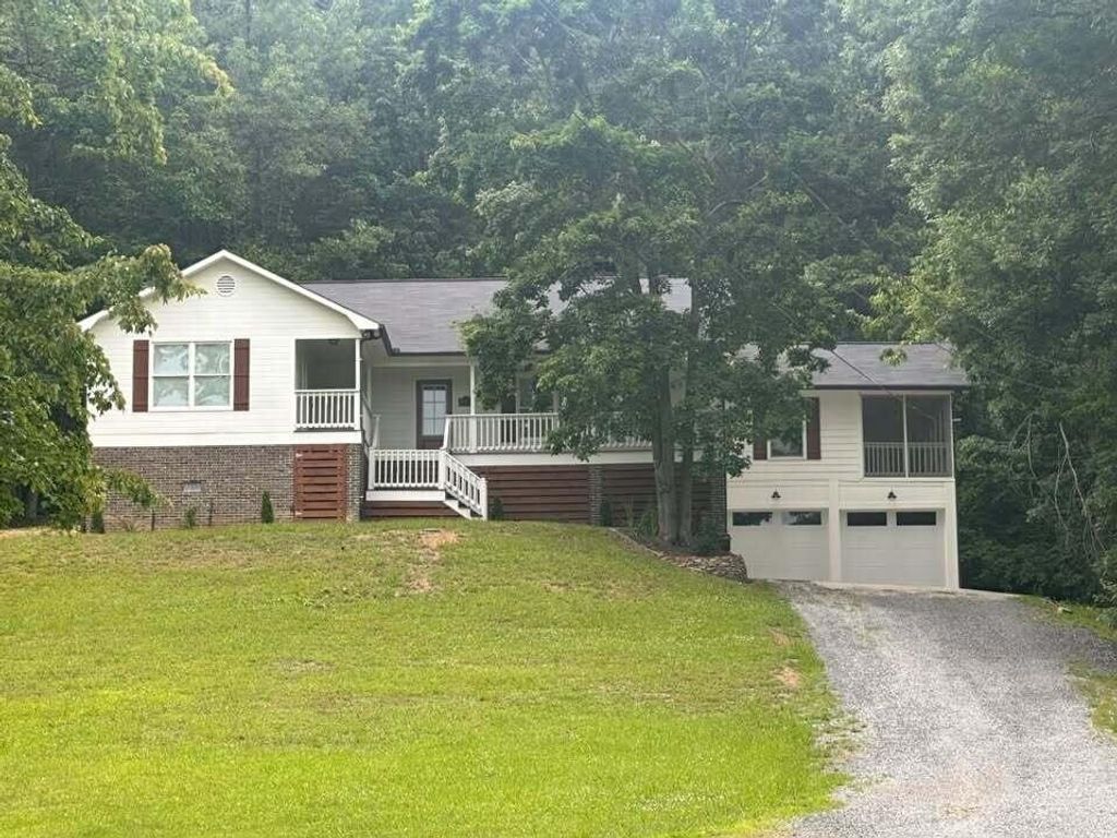 4121 Hidden Valley Road Nw, Cleveland