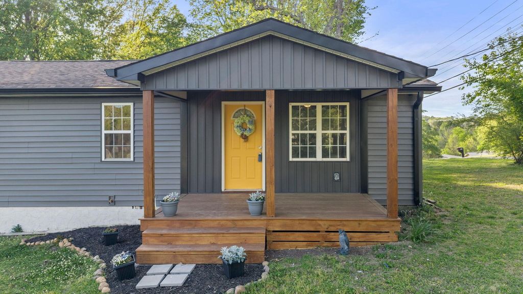 2500 Se Woodland Drive Se, Cleveland