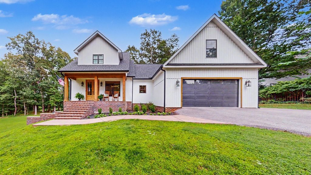 183 Country Wood Dr, Paris