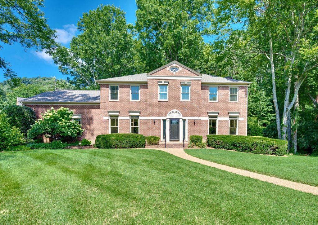 1074 Highland Rd, Brentwood