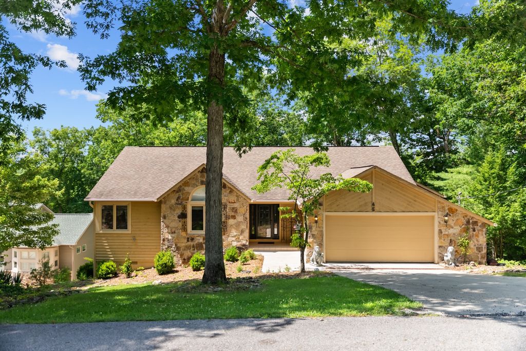 45 Markham Ter, Crossville