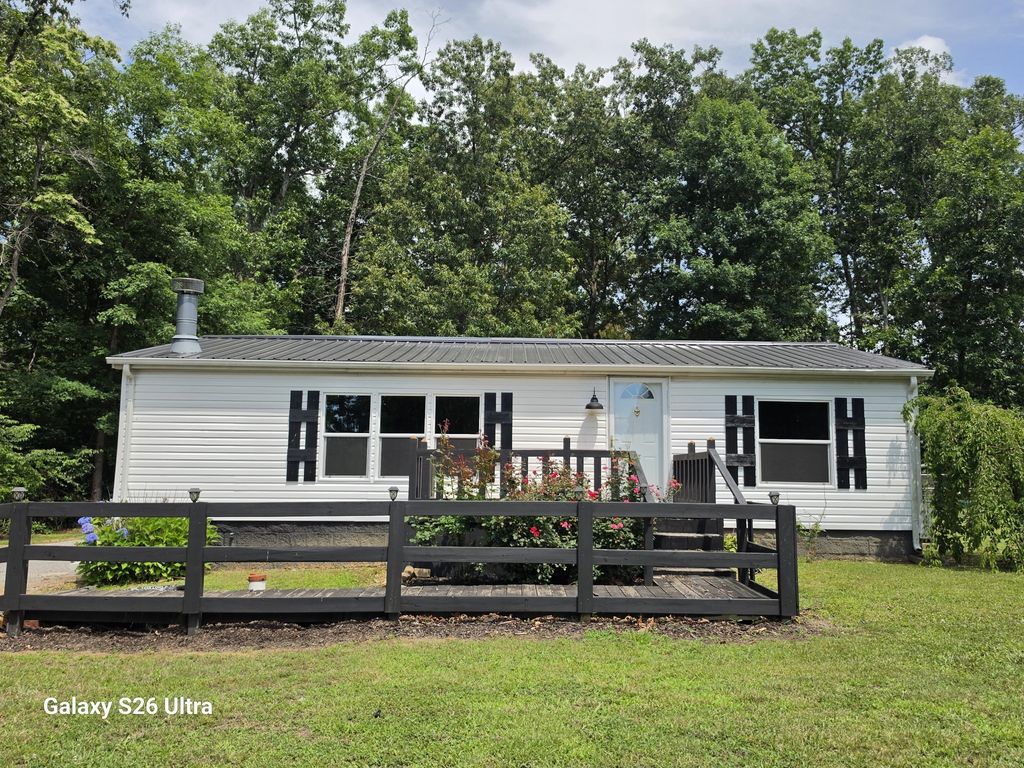 1361 Lakeshore Dr, Beechgrove