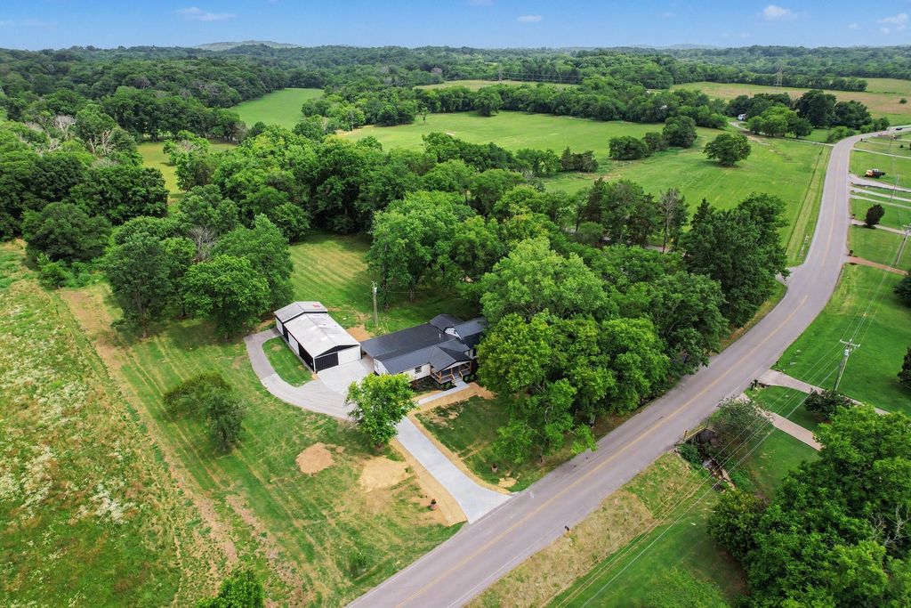 305 Martha Leeville Rd, Lebanon