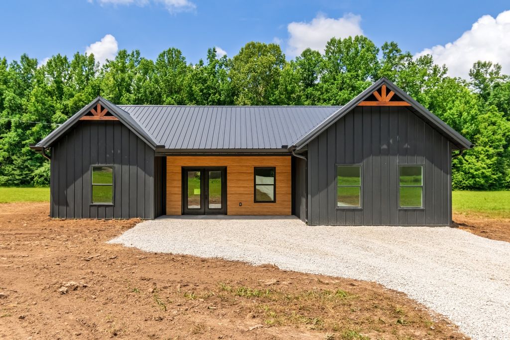 2757 Lick Creek Road, Linden