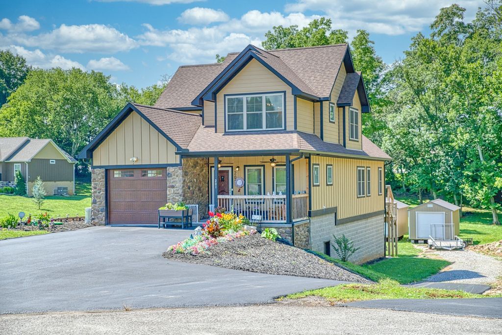201 Peaceful Ln, Sparta