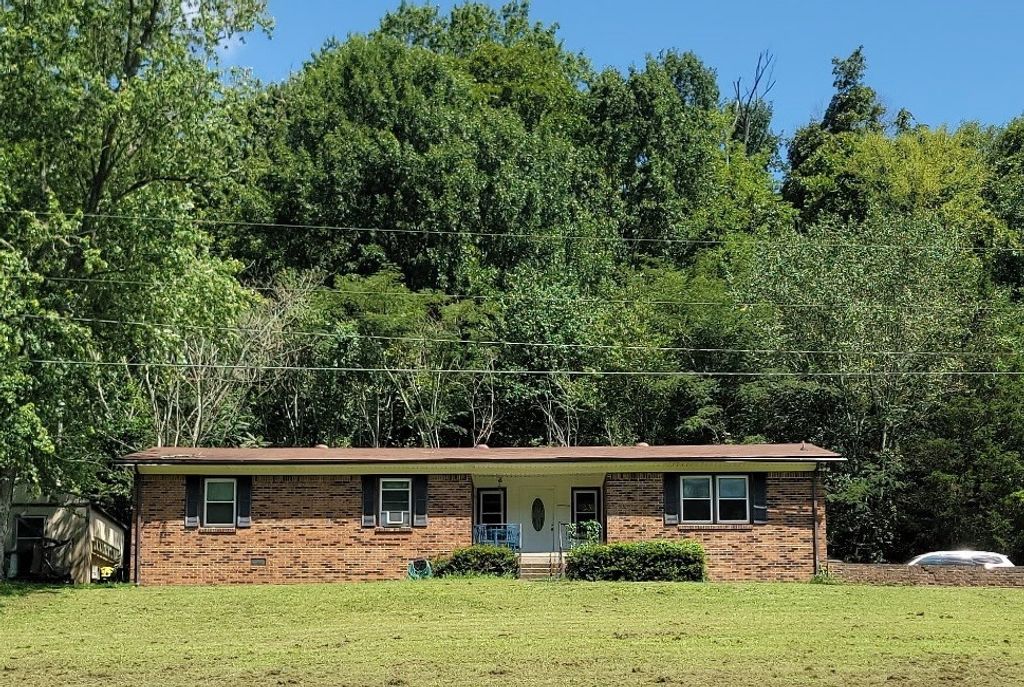 275 Lakeside Dr, Carthage