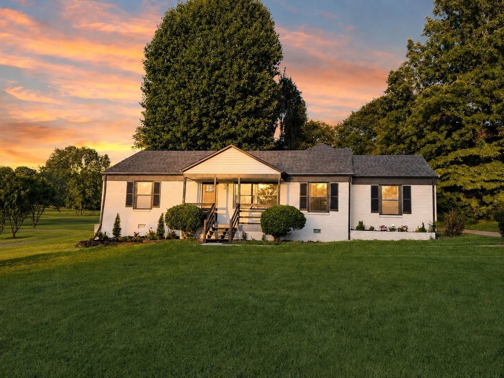 104 Carol Dr, Columbia