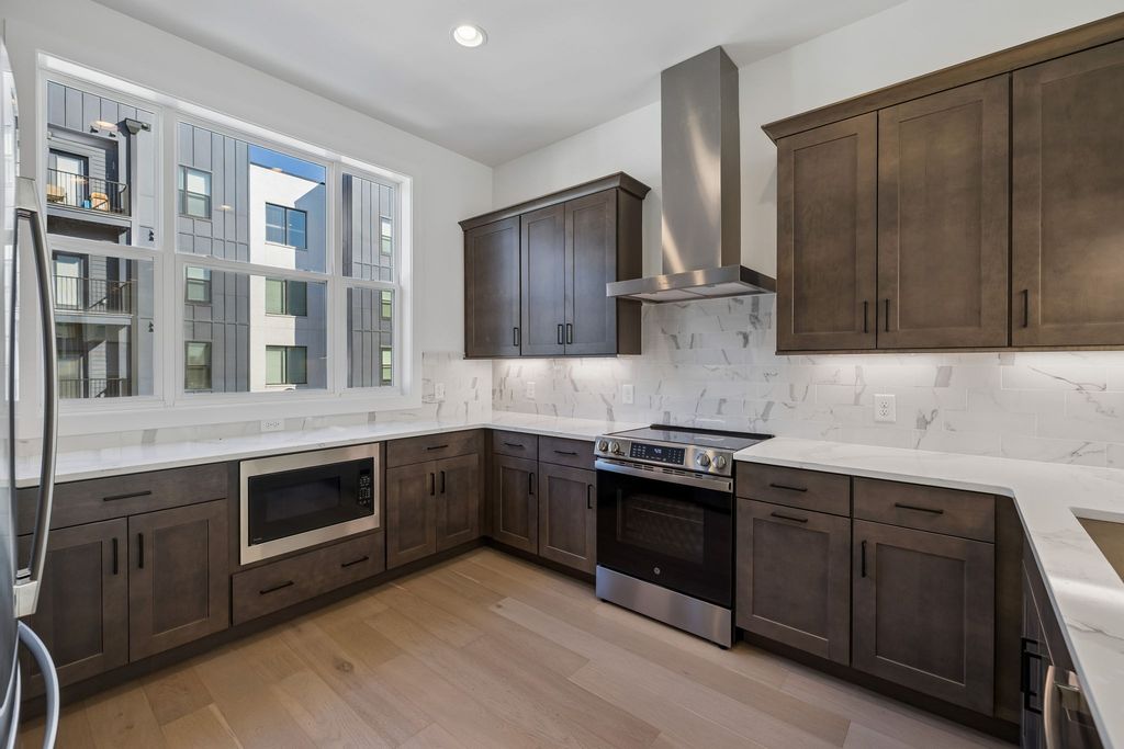 615 Live Life Ln 615, Nashville