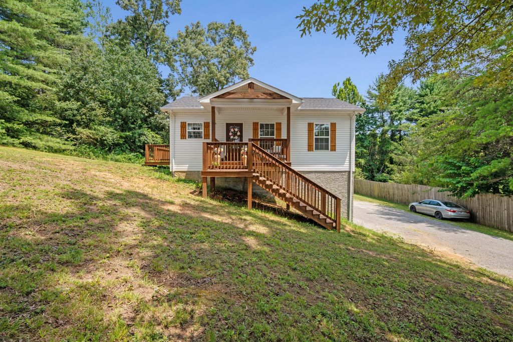 795 Lowery Ln, McMinnville