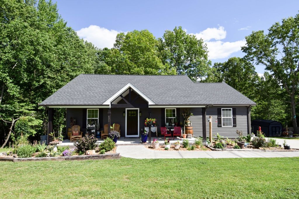 421 Marlin Ln, Westmoreland