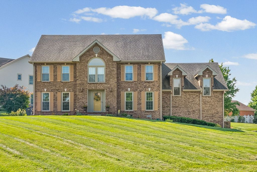 215 Avignon Way, Clarksville