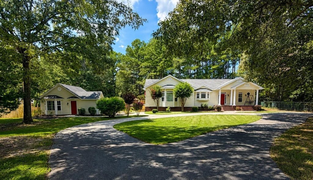 796 Oak Grove Road, Griffin