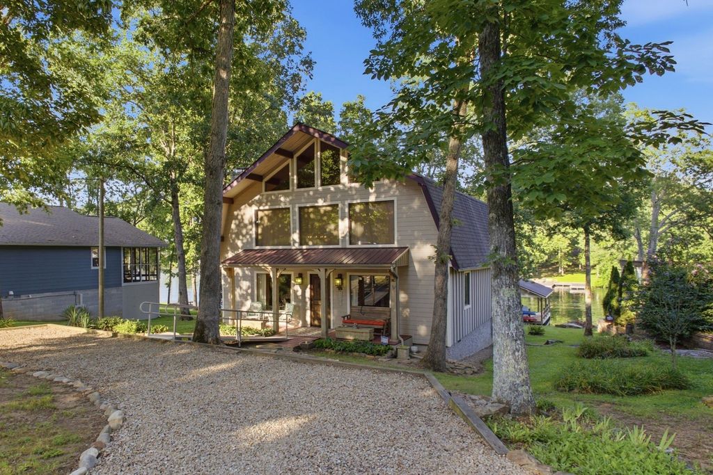 8941 Cherokee Trl, Crossville