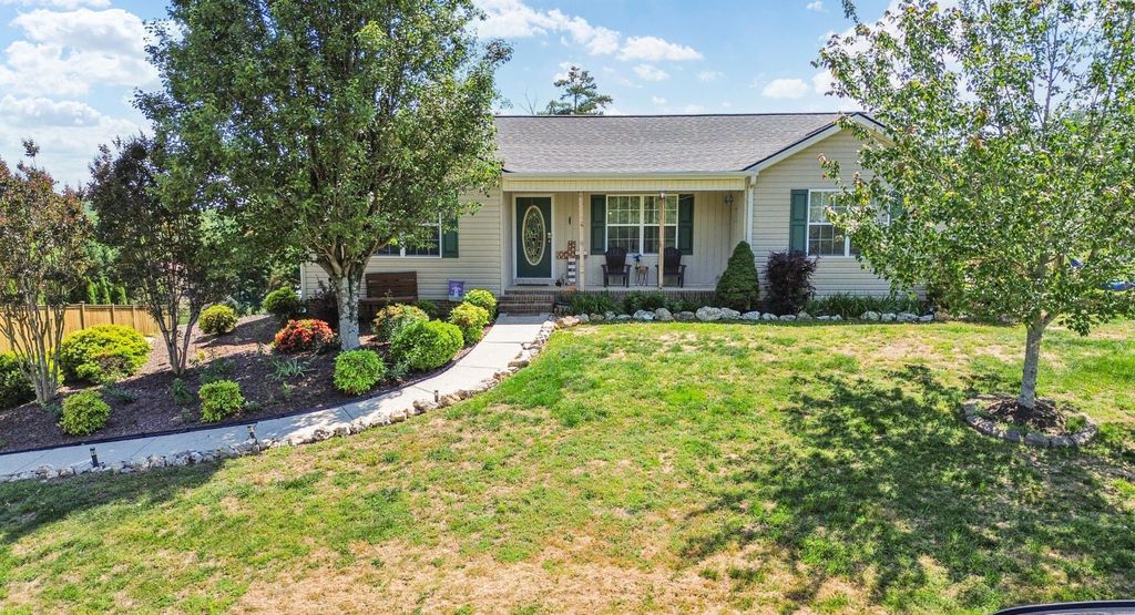 135 Timberdale Trail Se, Cleveland