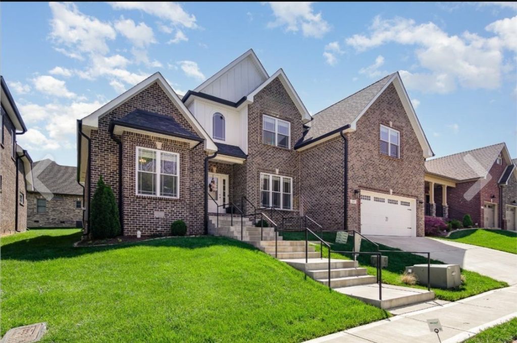 513 Summit View Cir, Clarksville