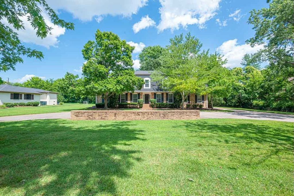 204 River Oaks Rd, Brentwood