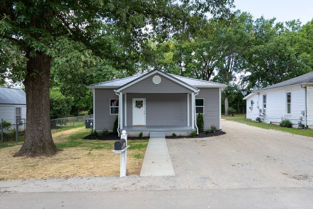 712 N Greenwood Ext, Lebanon