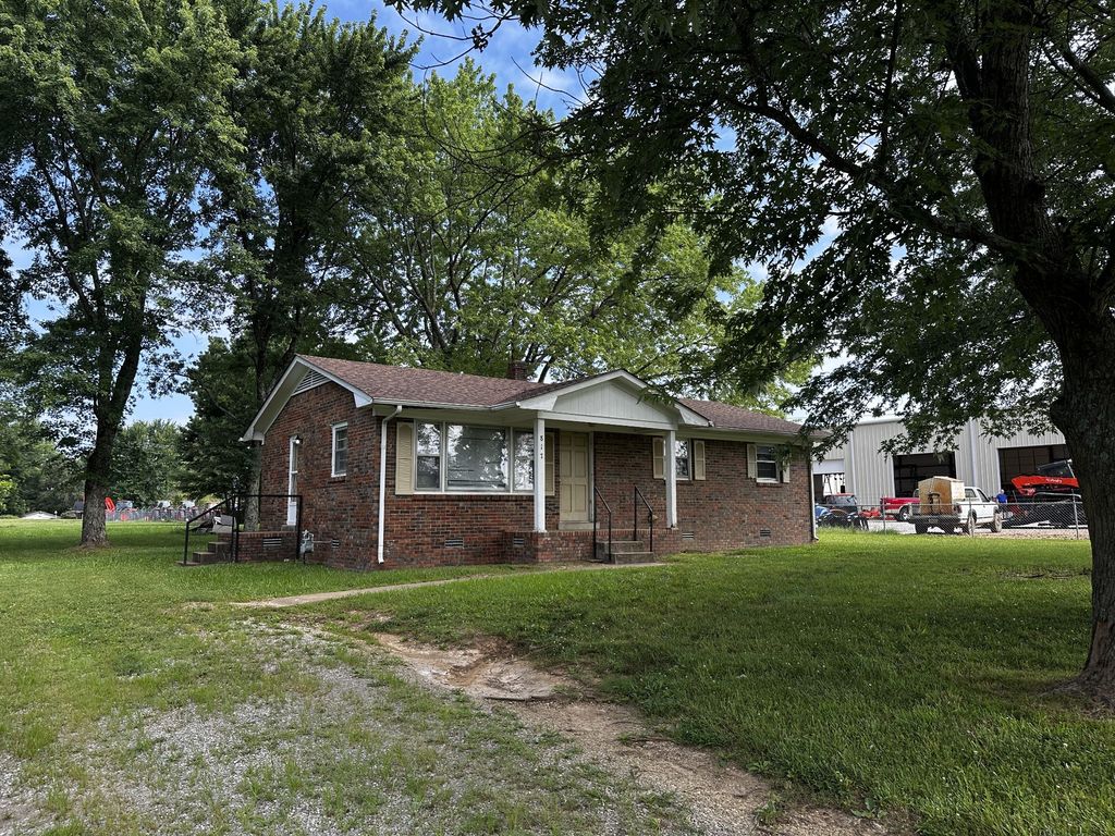 817 Irvin Ln, Loretto