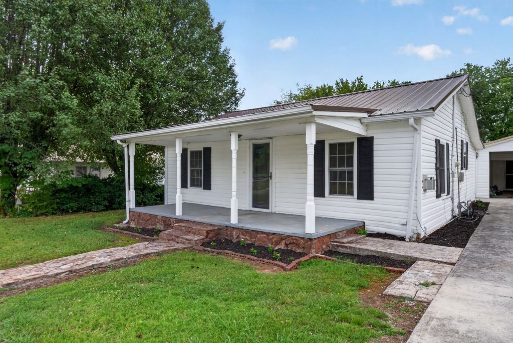 229 Adams St, Smithville