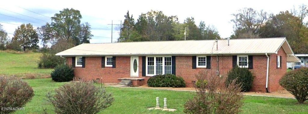 992 Shelly Rd, Decherd