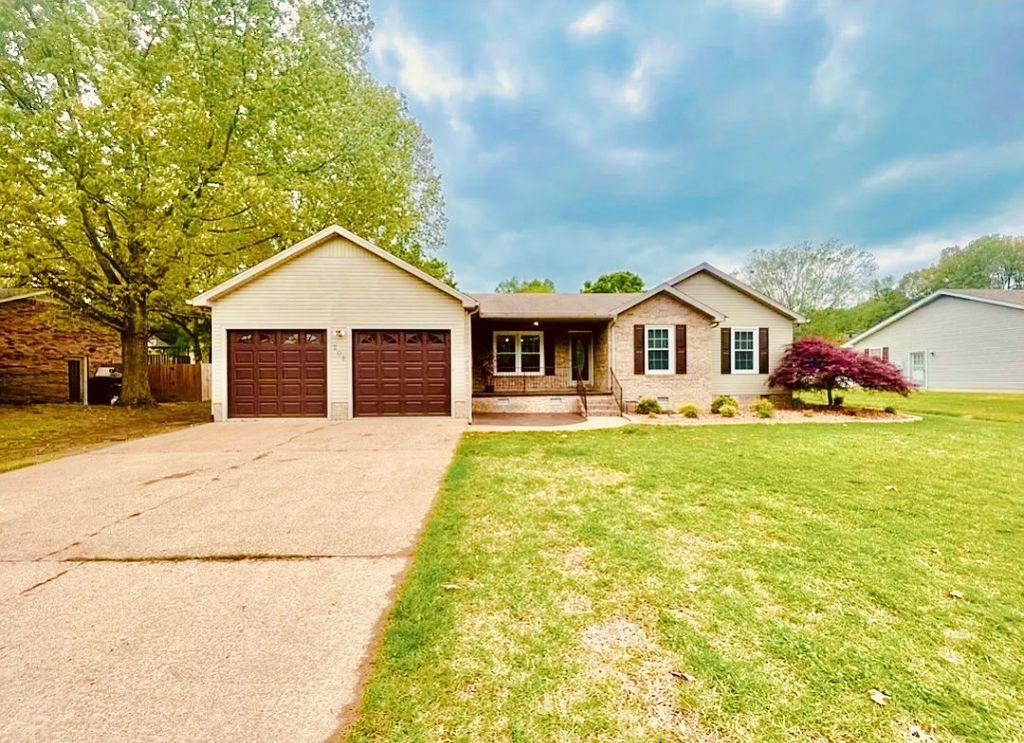 208 Greenwood Dr, Paris