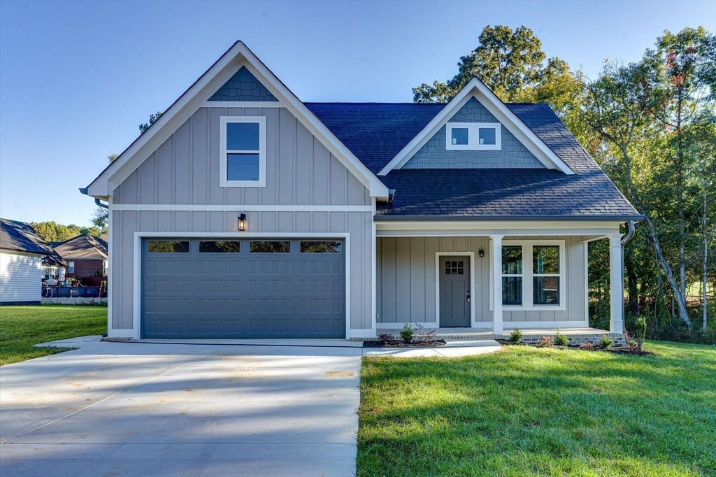 5105 Ella Lane Nw, Cleveland