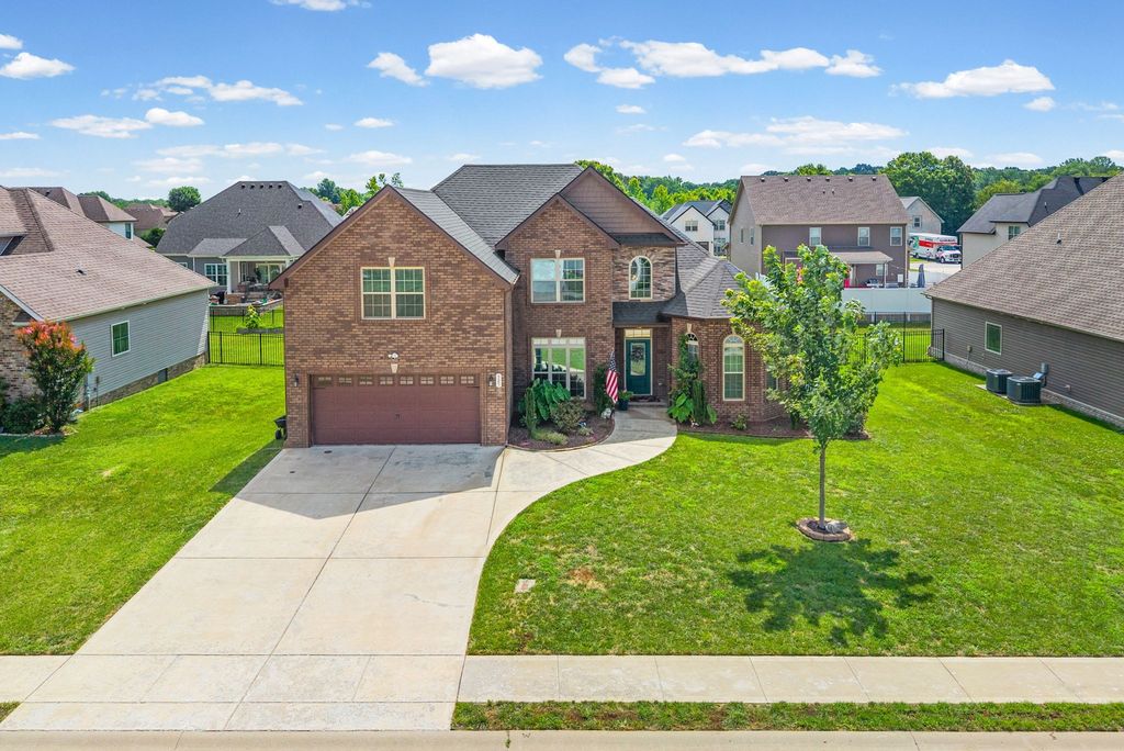 525 Bowden Dr, Clarksville