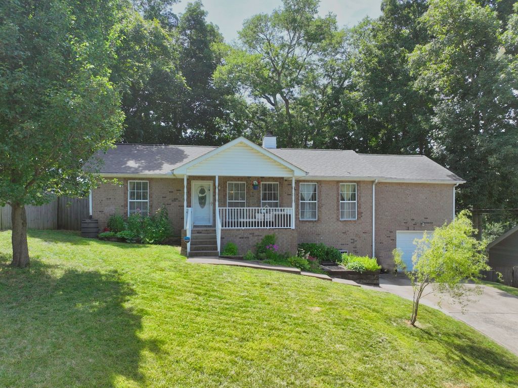 225 High Chaperal Dr, Goodlettsville