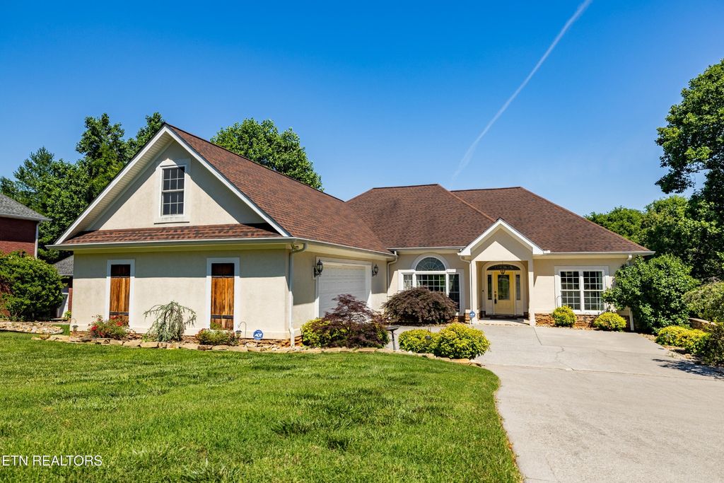 210 Indian Shadows Drive, Maryville