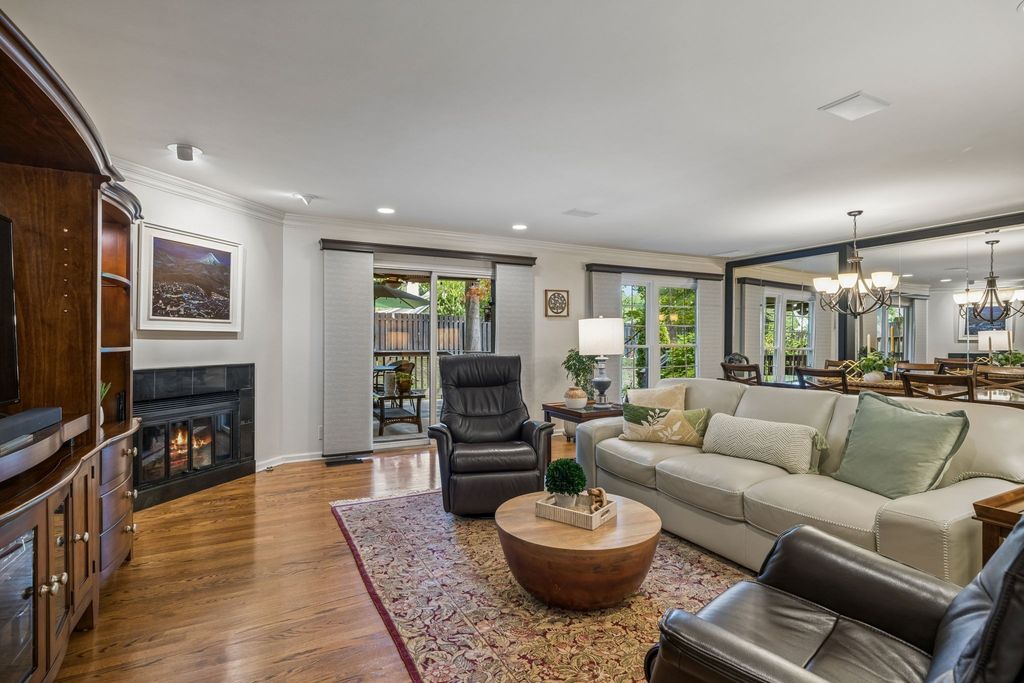 227 Hearthstone Manor Ln, Brentwood