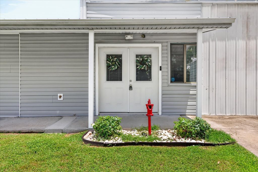 1508 Highway 79, Dover