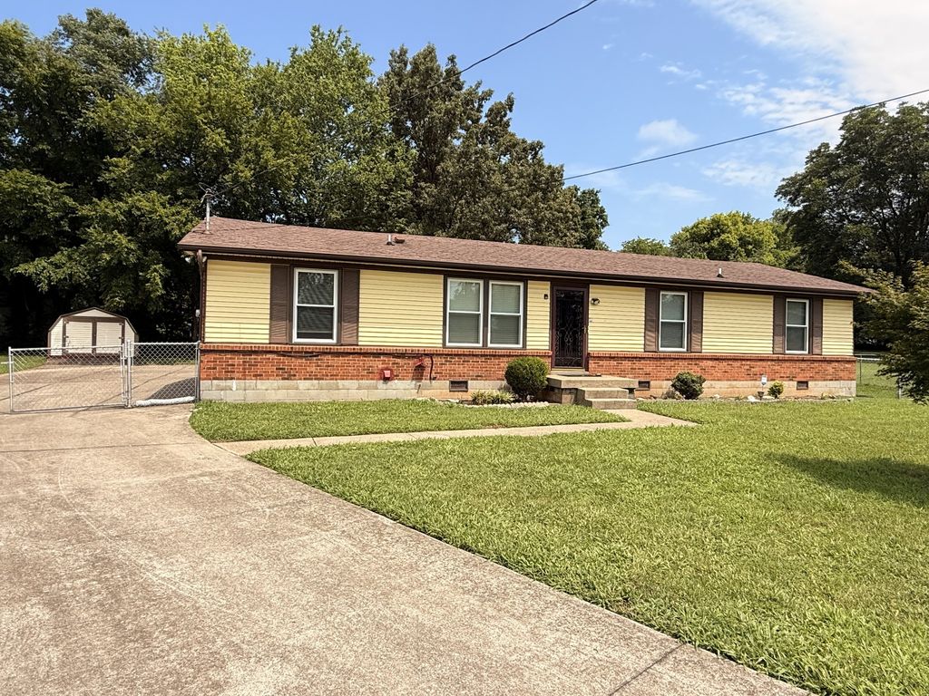 107 Winston Ct, Clarksville