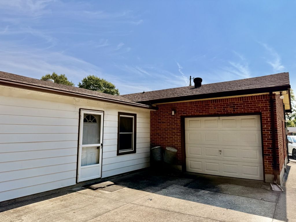 107 Winston Ct, Clarksville