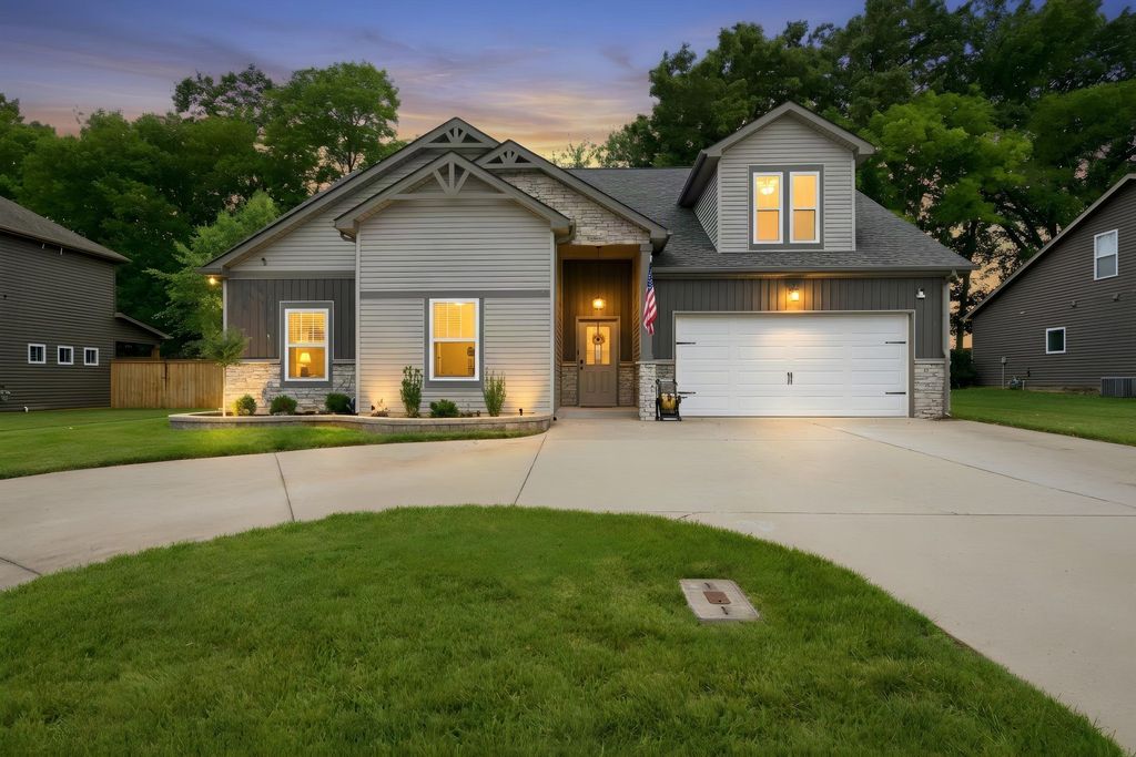 1024 Michaela Cir, Clarksville