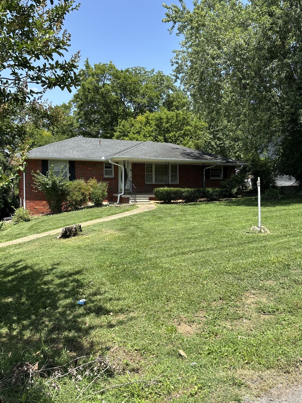 131 Robinhood Cir, Hendersonville