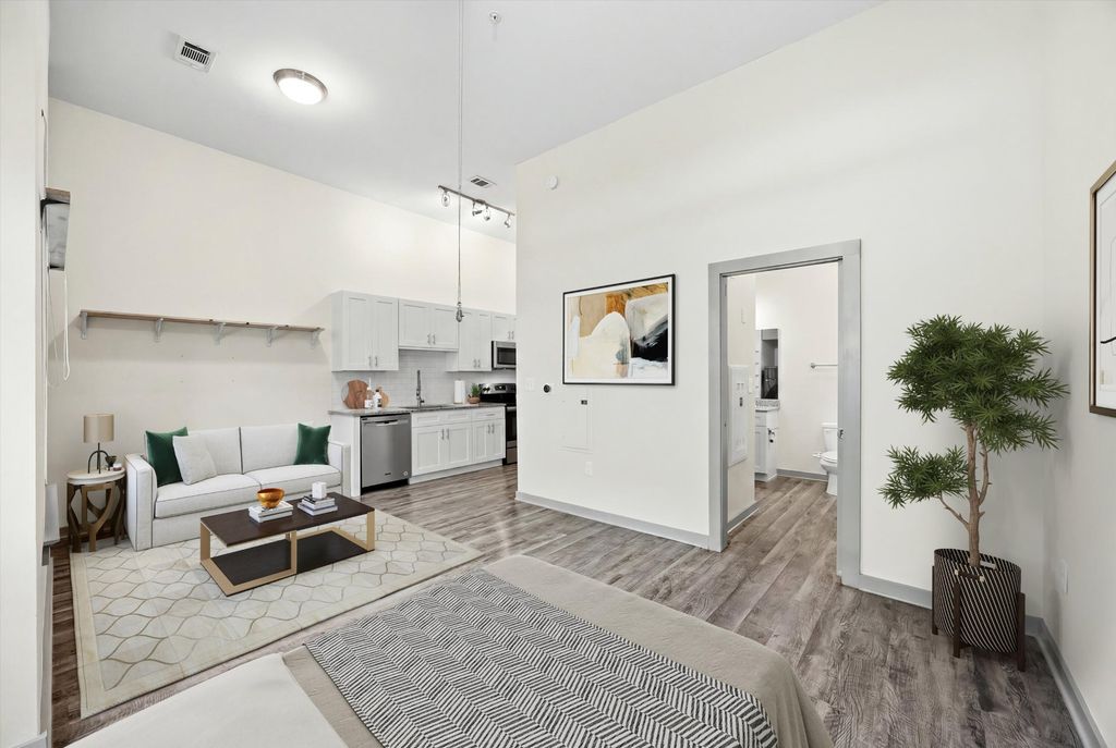 782 Riverfront Parkway 111, Chattanooga