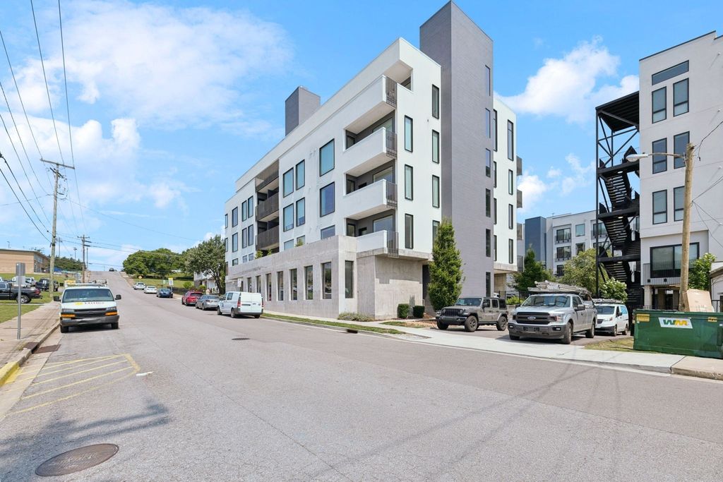 806 Olympic St 303, Nashville