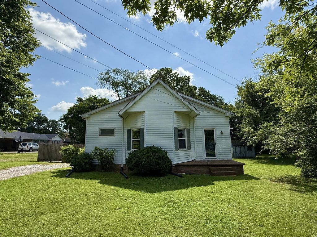 629 Martha Ave, Gallatin