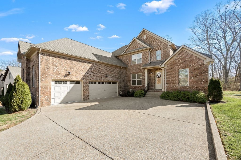 120 Watermill Ln, Lebanon
