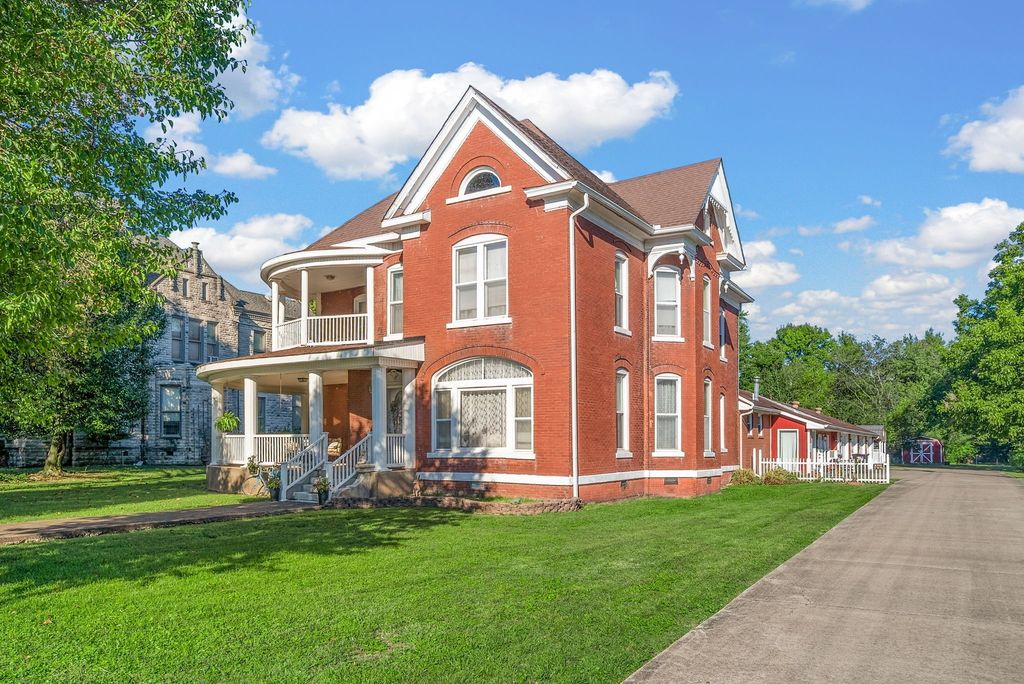 112 E Park St, Guthrie