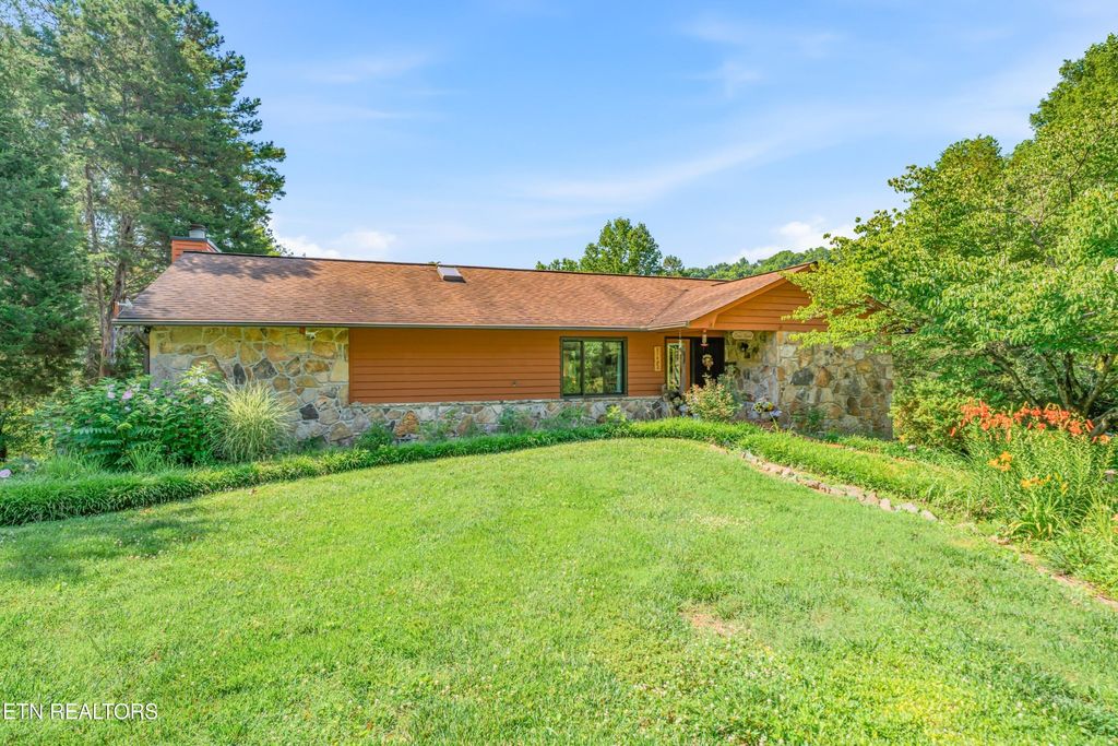 11482 Couch Mill Rd, Knoxville