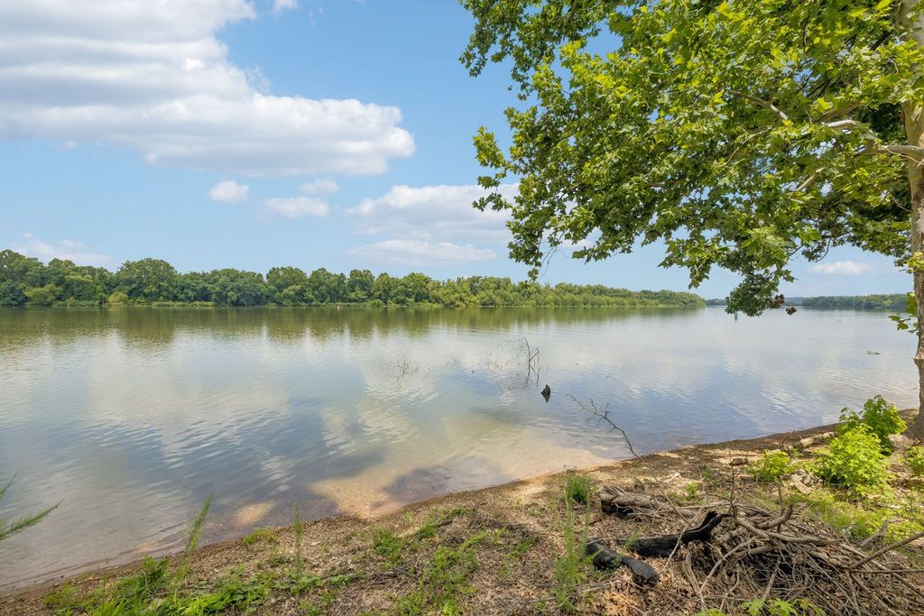 194 Lakeshore Cir, Bumpus Mills