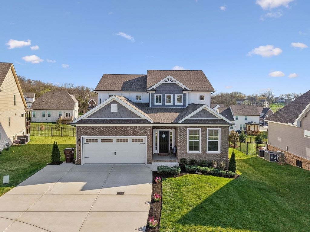 412 Jimmie Bell Dr, Hendersonville