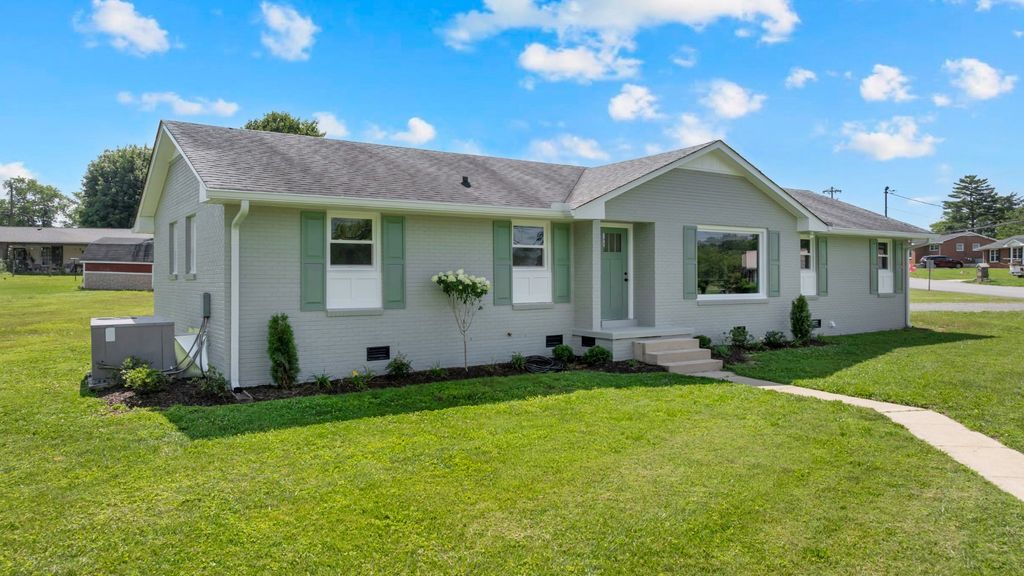 202 Lee Ln, Shelbyville