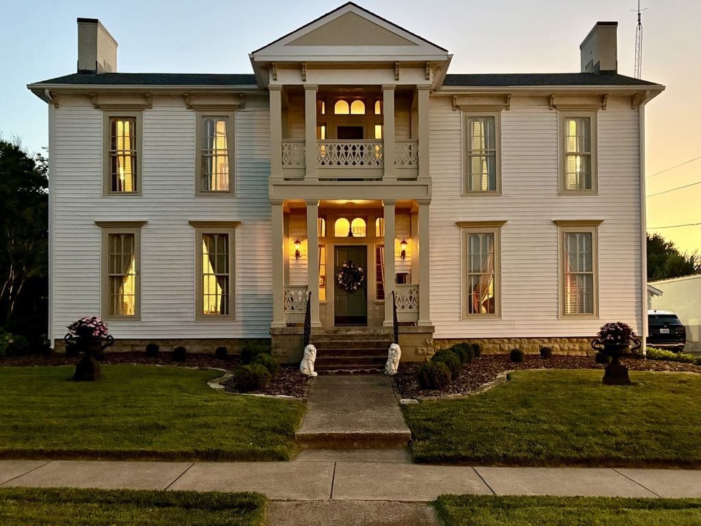 210 S College St, Franklin